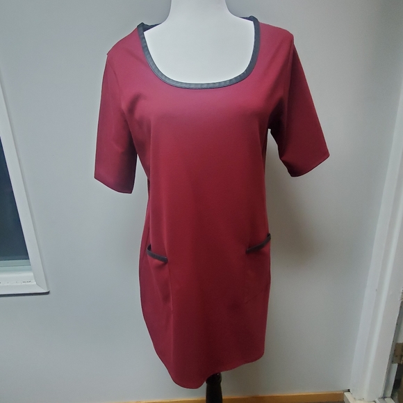 💥3 for $15💥Ricki's Burgundy shift dress with front pocket detail - Picture 1 of 9